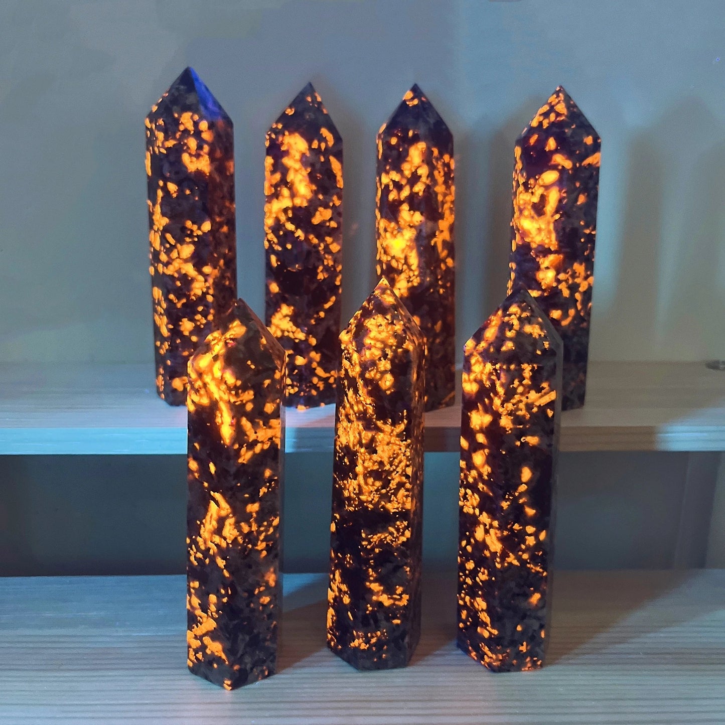 8 - 9cm Natural Yooperlite Fluorescing Sodalite Hexagonal Tower Crystal Flame Stone Point Energy Mineral Healing Home Decor - Gemtopia