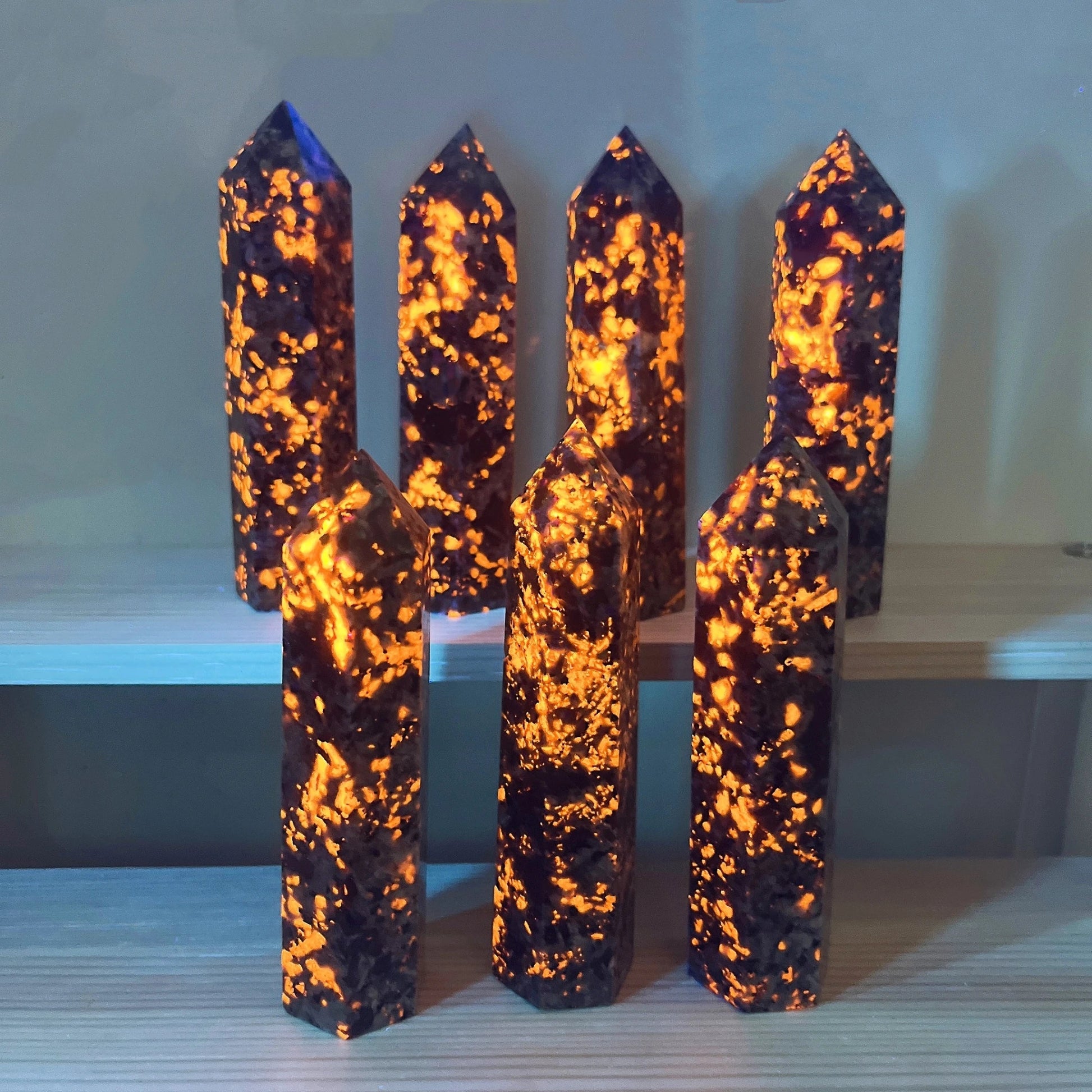 8 - 9cm Natural Yooperlite Fluorescing Sodalite Hexagonal Tower Crystal Flame Stone Point Energy Mineral Healing Home Decor - Gemtopia