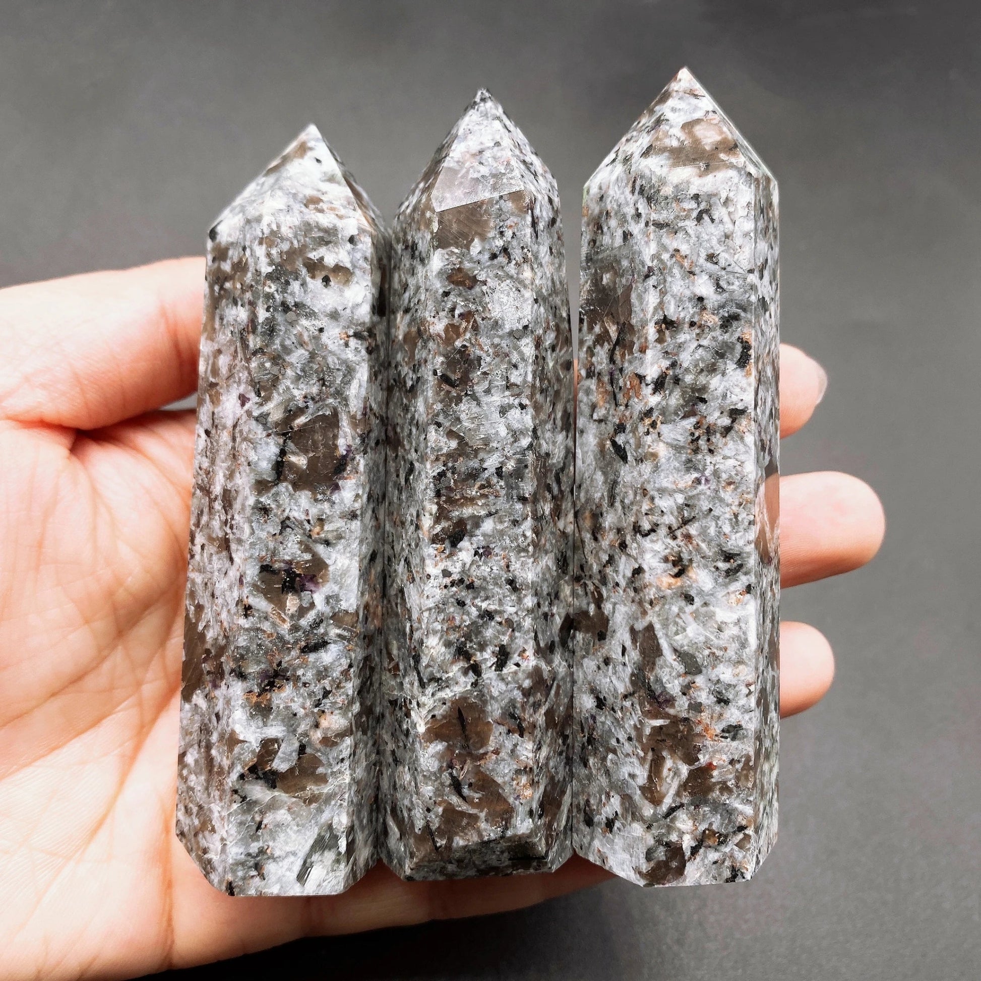 8 - 9cm Natural Yooperlite Fluorescing Sodalite Hexagonal Tower Crystal Flame Stone Point Energy Mineral Healing Home Decor - Gemtopia